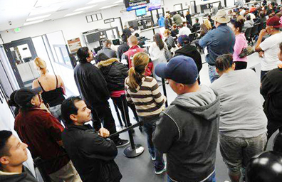 Expiden en California 150 mil licencias de conducir a inmigrantes