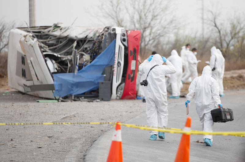 Al menos 15 muertos tras el choque de un autobús que transportaba venezolanos en México 