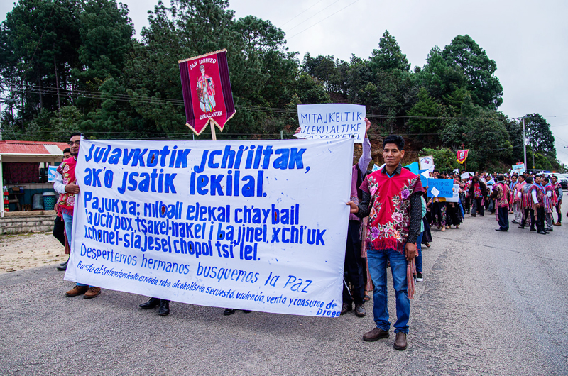 Indígenas mayas tzotziles marchan contra la violencia en la frontera sur de México