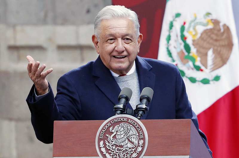 La aprobación de López Obrador se sitúa en 55 % al cierre de 2023, según una encuesta