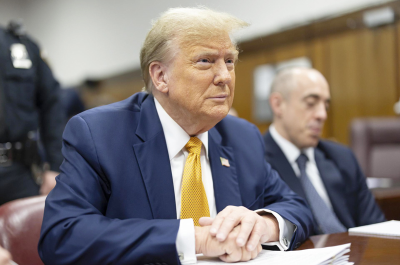 Exabogado gestionó 420 mil dólares en cheques firmados por Trump para acallar a Daniels 