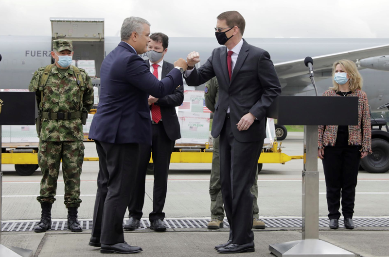 Duque recibe 2,5 millones de vacunas de Janssen donadas por EE.UU. a Colombia