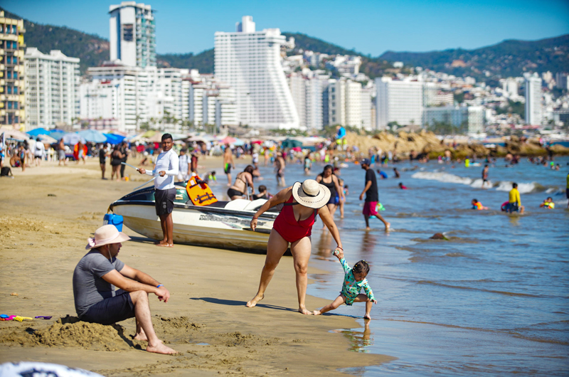 El mexicano Acapulco cierra 2024 con recuperación turística del 65 % tras los huracanes