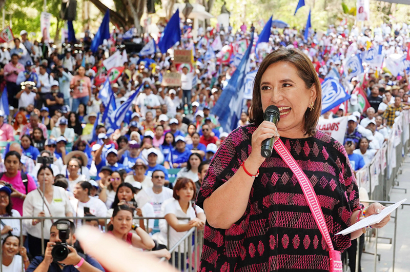 Gálvez acusa al Gobierno mexicano de “financiar una dictadura” por pagar médicos cubanos