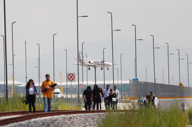 Diputados mexicanos elevan los impuestos a los aeropuertos para destinarlos al Ejército