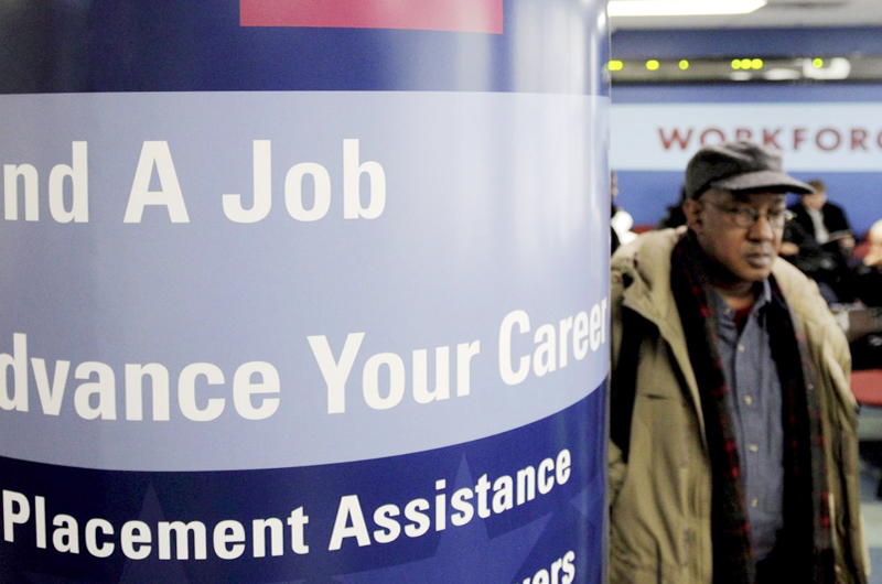 Bajan a 375 mil las solicitudes semanales del subsidio de desempleo en EE.UU.