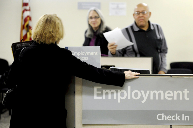 Solicitudes semanales de subsidio por desempleo en EEUU bajan a 239 mil