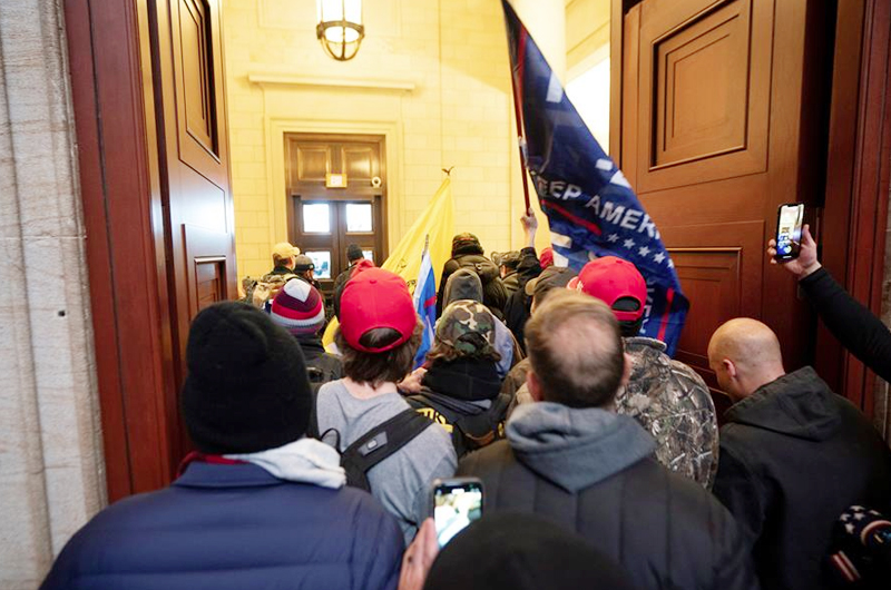 Washington vive una jornada de caos con el asalto de trumpistas al Congreso