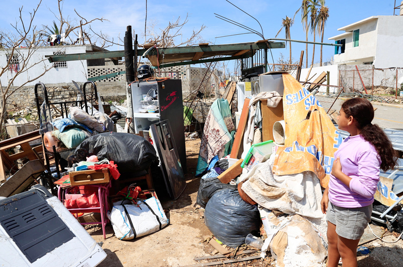 La frustración y desesperación crecen en Acapulco tras cinco días del golpe del huracán Otis