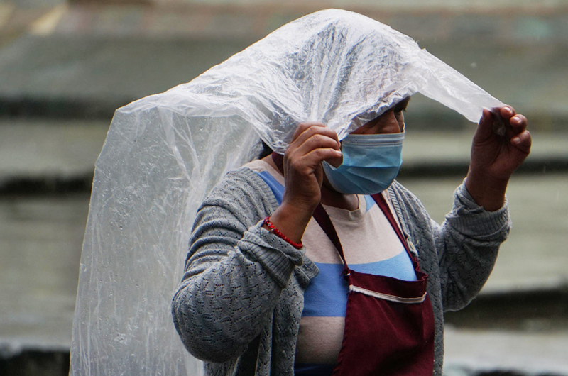 La tormenta tropical Otis causa lluvias “fuertes” mientras avanza al sur de México