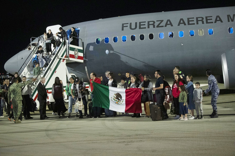 México recibe dos vuelos con 287 connacionales en total repatriados desde Israel 