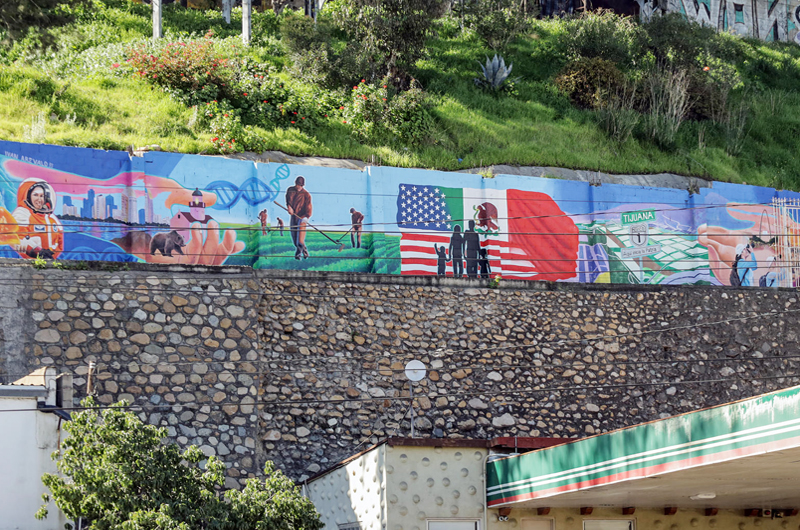 Mural en la frontera celebra bicentenario de relaciones entre México y EEUU