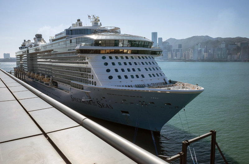 Regresa a Hong Kong un crucero con 2 mil 500 personas por posibles casos de covid