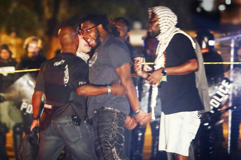 Disturbios en Memphis dejan un muerto y 24 policías heridos