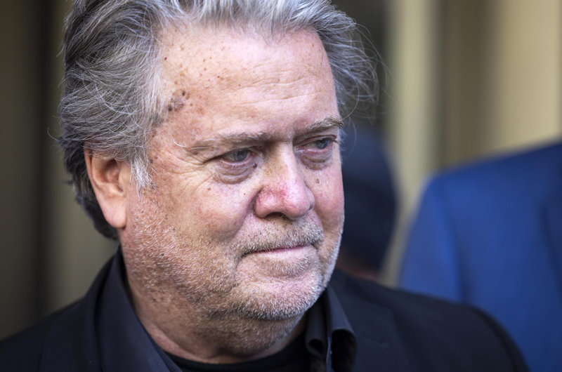 La fiscalía pide seis meses de cárcel para Bannon por desacato al Congreso