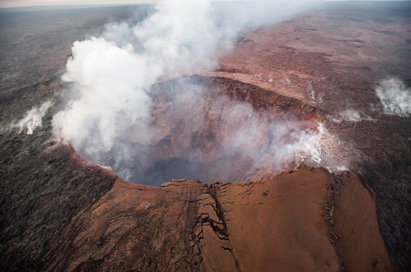 Entra en erupción en Hawái el volcán activo más grande del mundo