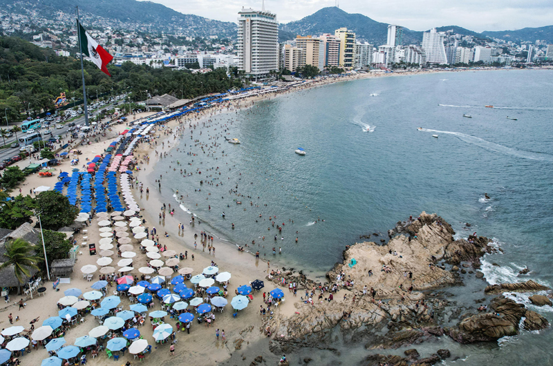 Repunta el turismo y los mexicanos abarrotan las playas para Año Nuevo