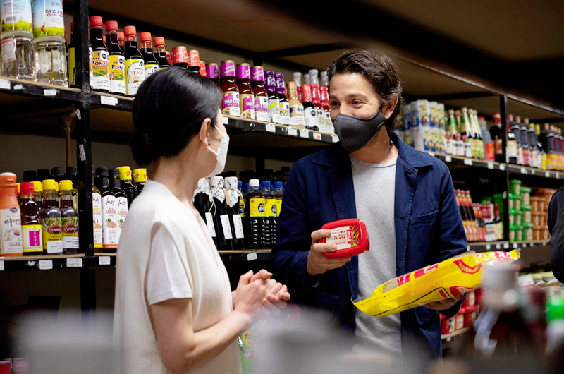 Actor Diego Luna pone de nuevo sobre la mesa los temas más urgentes de México