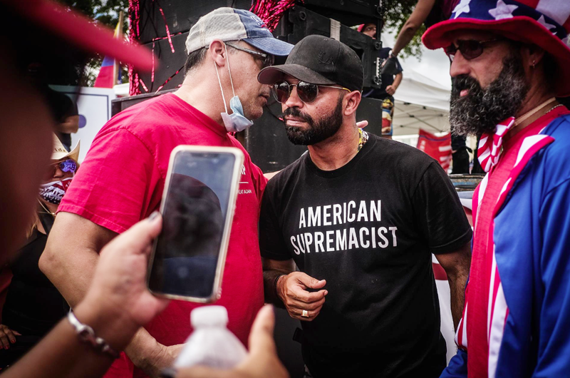 Dirigente de los Proud Boys lamenta violencia en el asalto al Capitolio