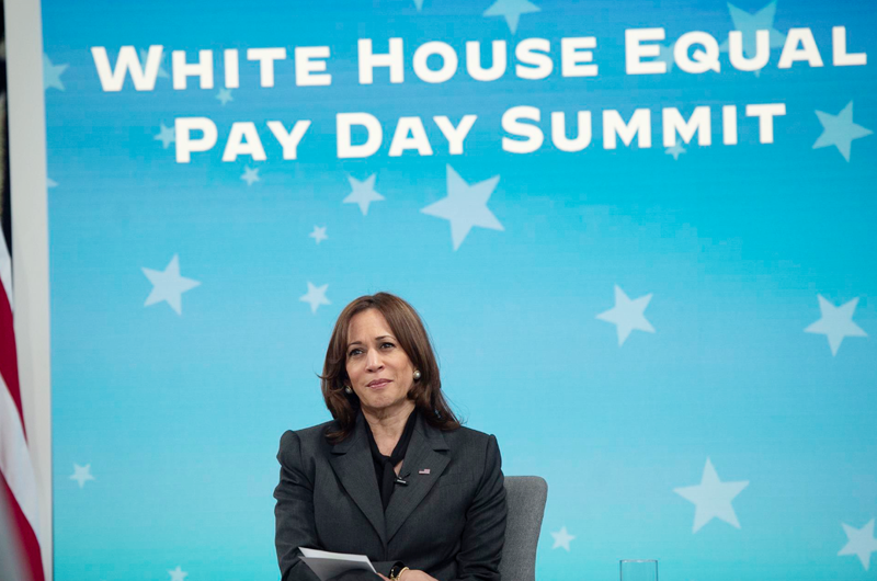 Kamala Harris denuncia la brecha salarial como un 