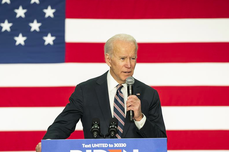 Biden dice que los días más oscuros de la pandemia 