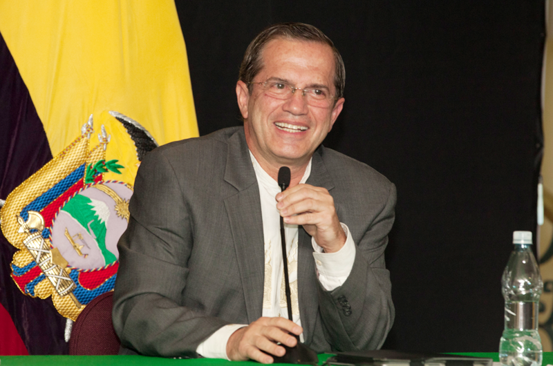 Excanciller ecuatoriano ve un México esperanzador