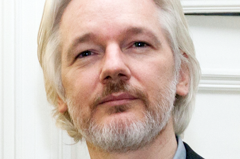 Assange podría morir en prisión, alertan médicos