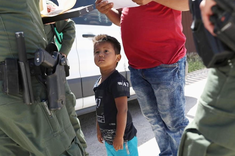 Trump va por campos de concentración para niños migrantes