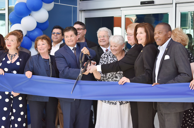 East Las Vegas Library abre sus puertas, urge usarla y cuidarla