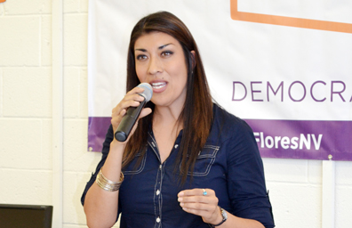 Abrió sede de campaña candidata demócrata Lucy Flores.