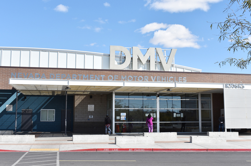 Aplaza el DMV por 90 días la renovación de licencias y otros