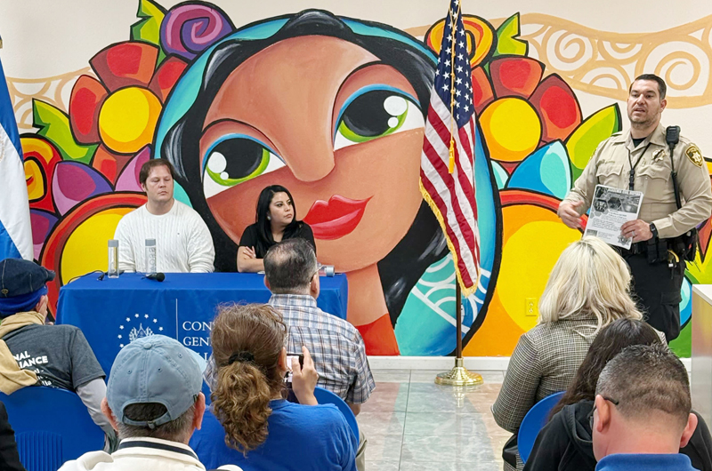 En el Consulado de El Salvador resaltan importancia de estar bien informados