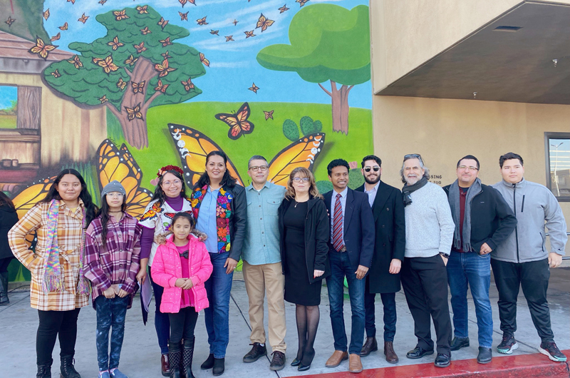 Develan mural en reconocimiento a la mariposa Monarca y migrantes