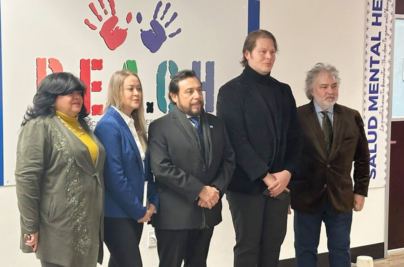 Dr. Félix Ulloa recorrió el Centro Comunitario de Salud de REACH