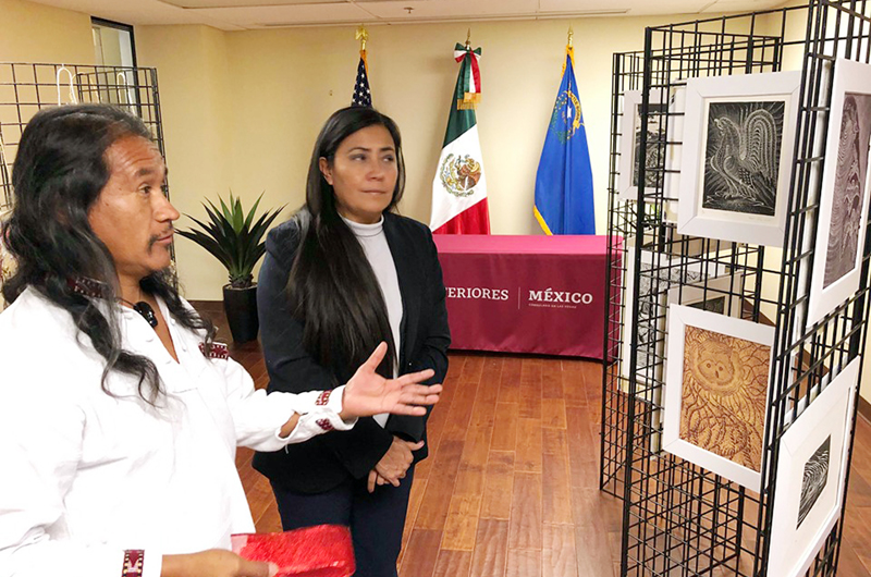 Poblanos de LV inauguran expo de grabados en la sede del Consulado de México