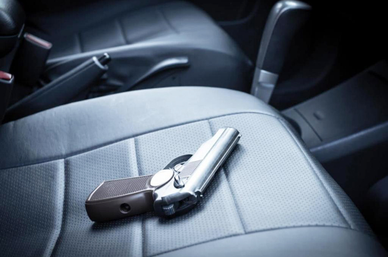 Leyes sobre portar  armas de fuego en su vehículo