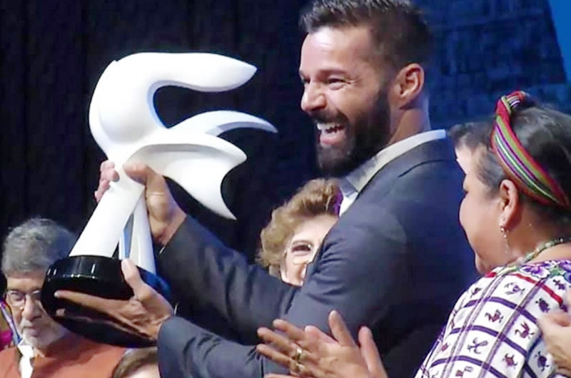 Premian labor altruista de Ricky Martin