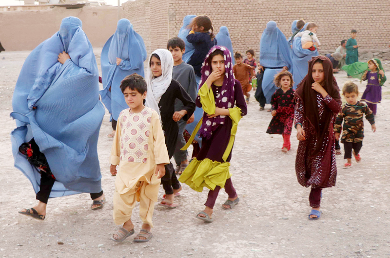 Sisolak: Hay disposición para recibir en el estado a refugiados de Afganistán