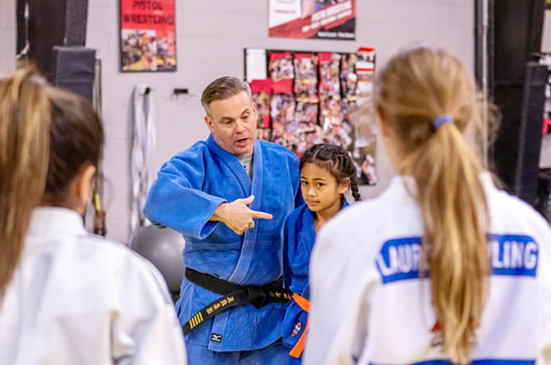 Sensei Sánchez, cinta negra quinto dan, resalta los beneficios de practicar judo