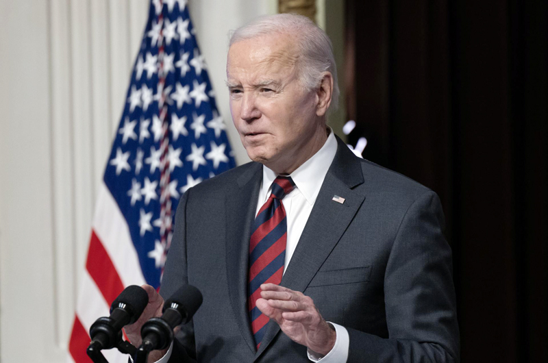 Biden recurre a una ley de la Guerra Fría para aumentar la producción de medicinas en EEUU