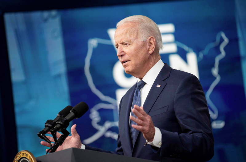 Biden suplica a los escépticos que se vacunen para frenar la variante delta