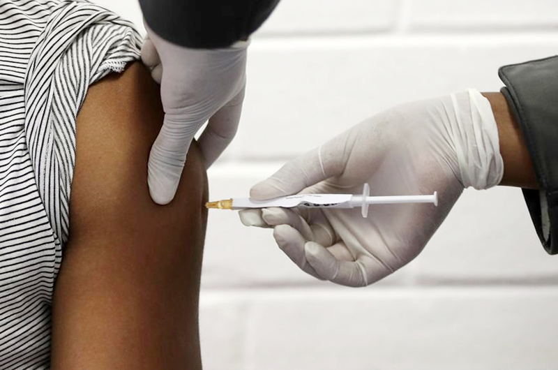 Warp Speed: La macrooperación de EE.UU. para que la vacuna llegue a todos