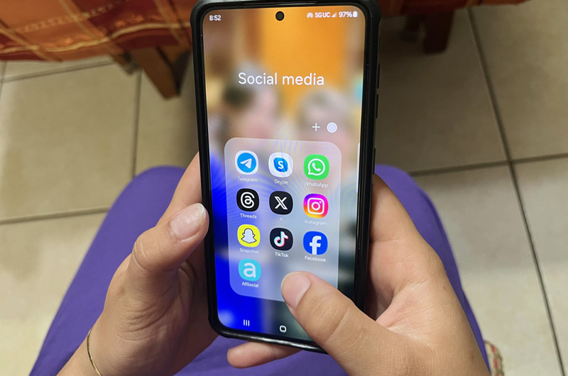 Nueva York planea una ley para limitar el adictivo algoritmo de las redes para los menores 