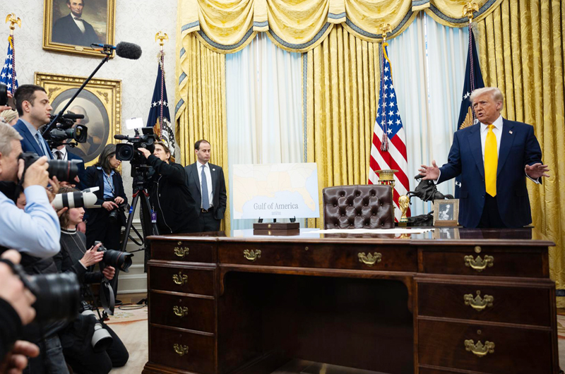 Una jueza bloquea indefinidamente la congelación de fondos federales que pedía Trump