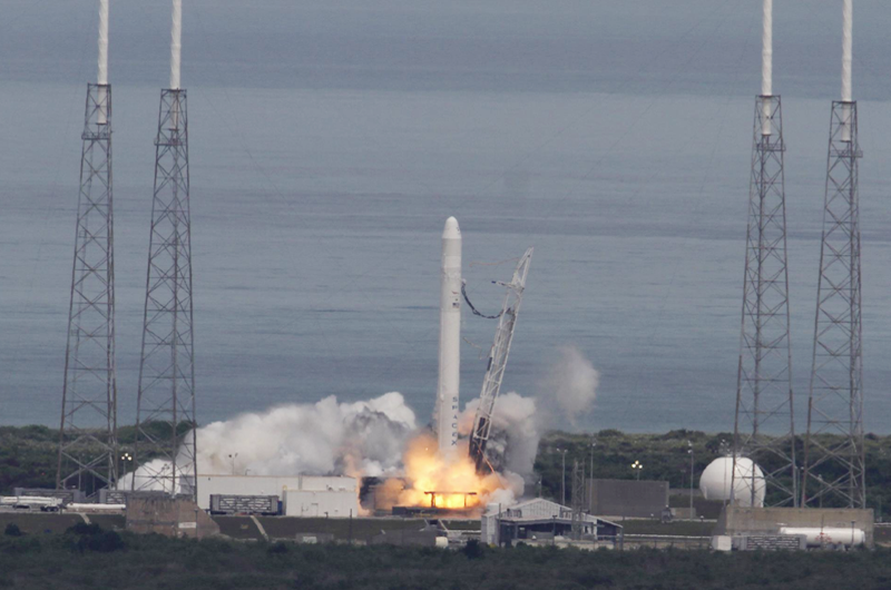 Experto dice que parte de cohete que chocará con la Luna no es de SpaceX