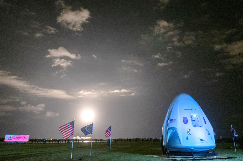 La cápsula Dragon de SpaceX llega a la EEI con cargamento científico