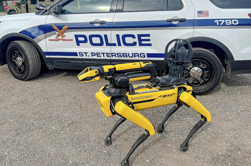 Policía de Florida presenta a su nuevo refuerzo, un perro robot