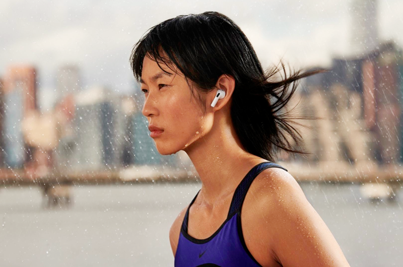 Apple presenta la tercera versión de auriculares AirPods, con audio espacial