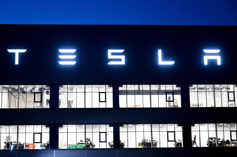 Autoridades de EEUU investigan el desprendimiento del volante de dos Tesla 