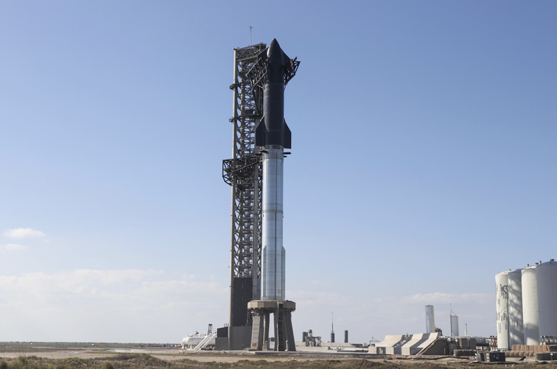 Un histórico cohete propulsor de SpaceX se parte en dos cuando era transportado a Florida